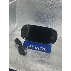 Black ps vita 1000 w/charger